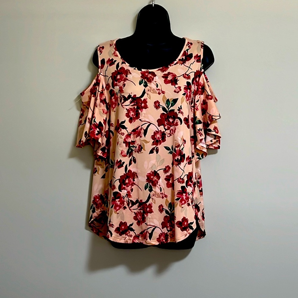 🌻3/$15 Sheila Rose Cold Shoulder top. Pink/red floral. Fits like XL, tag 2X.